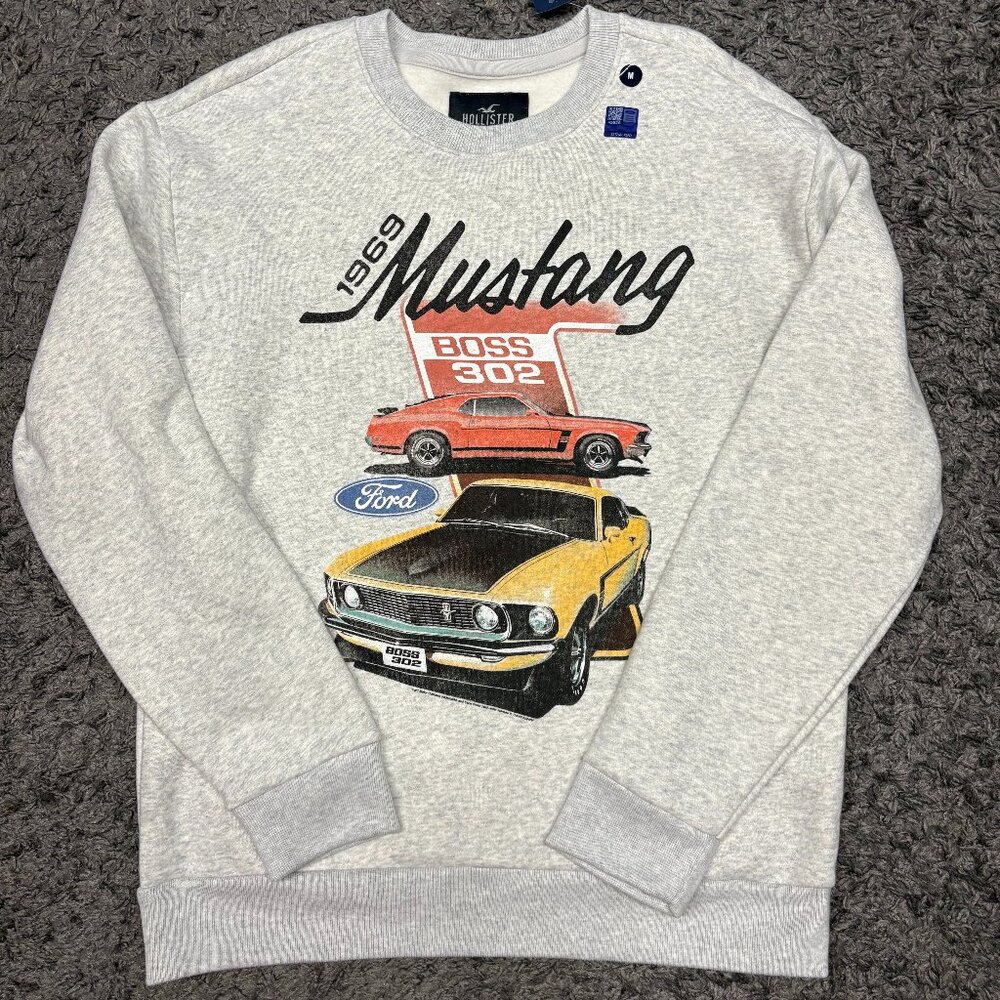 NWT HOLLISTER 1969 Ford Mustang Graphic Crewneck Medium Sweatshirt Pullover